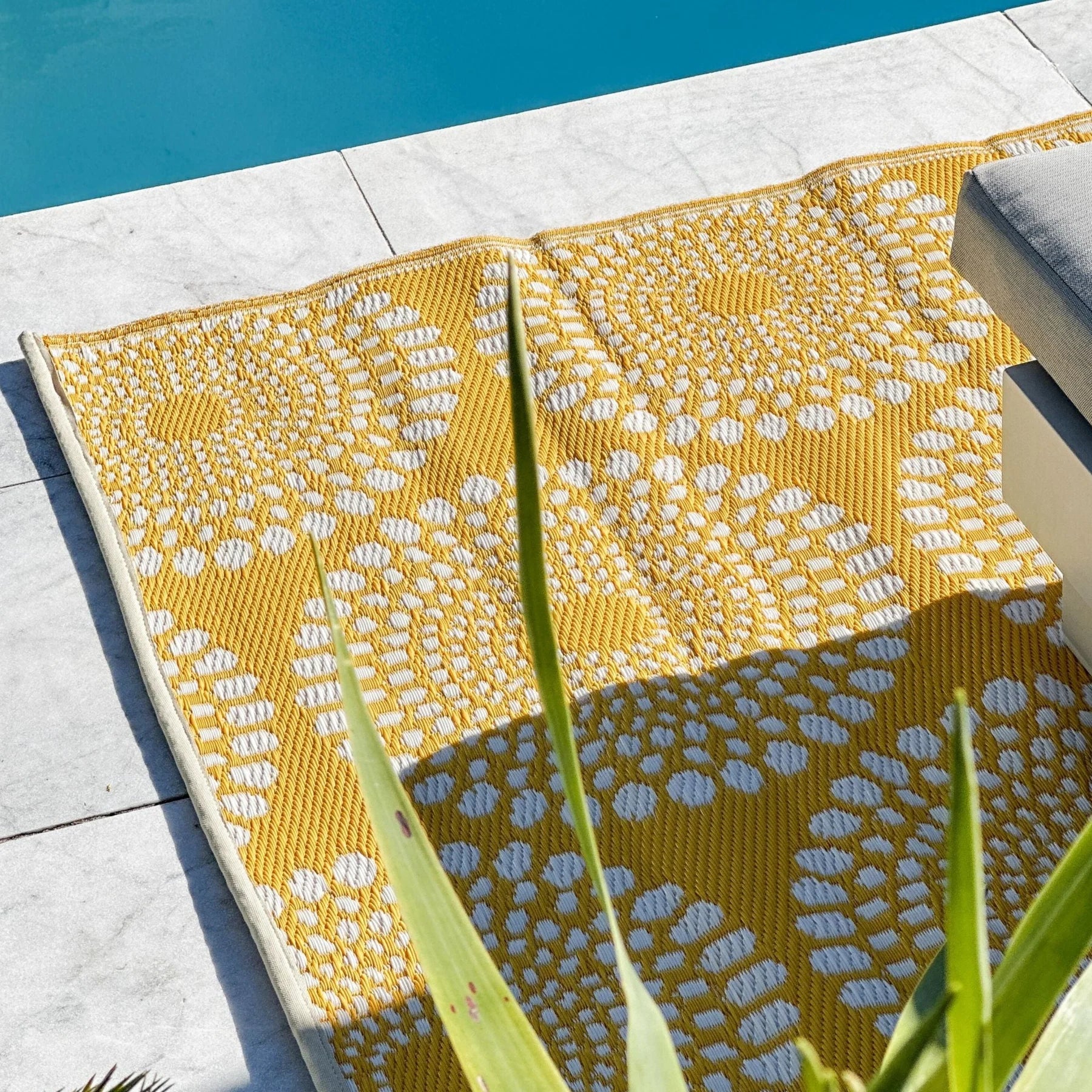 Fab Habitat Indoor/Outdoor Rug - Daisy Yellow
