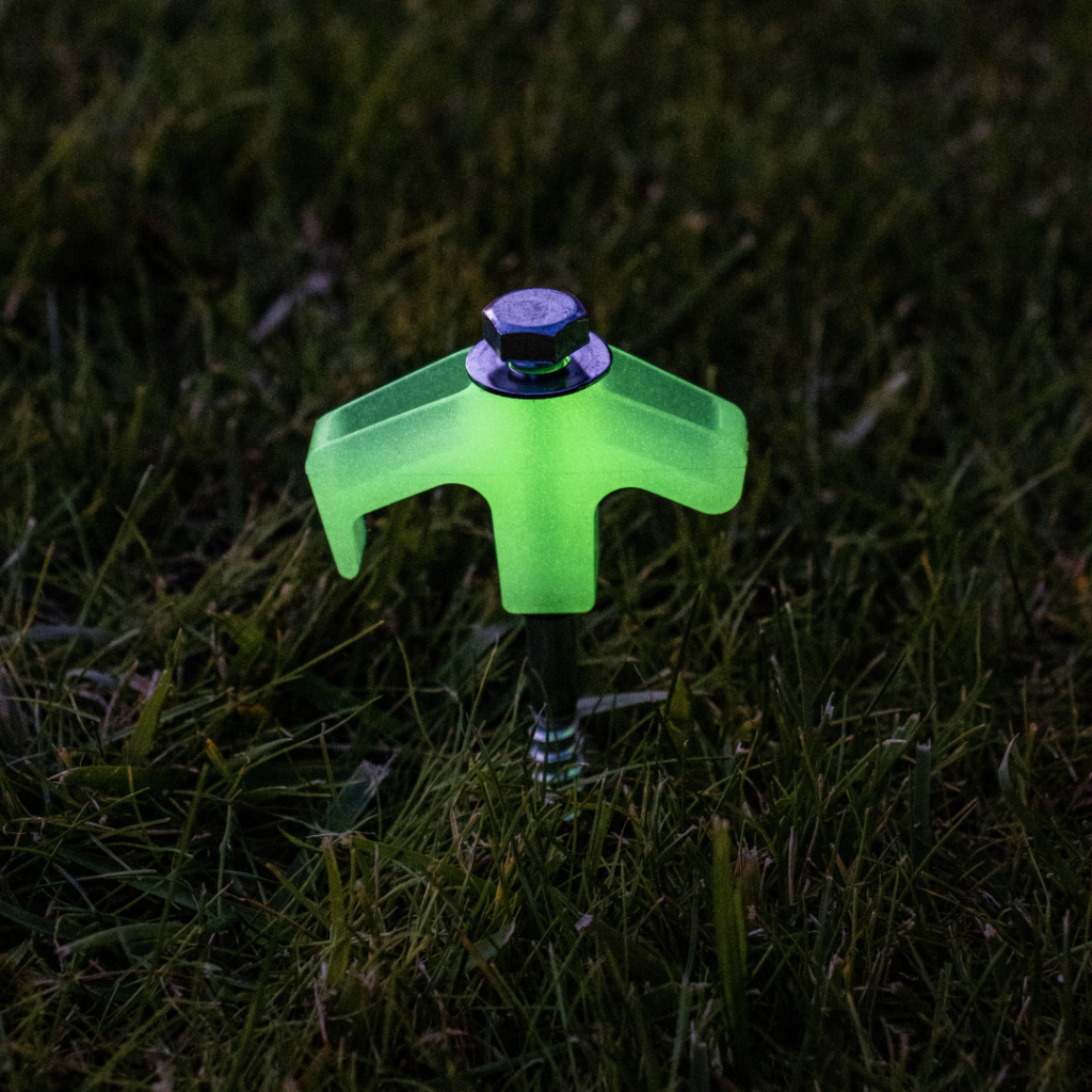 Supex Glow-in-the-Dark Screw In Peg Kit - 16 Piece