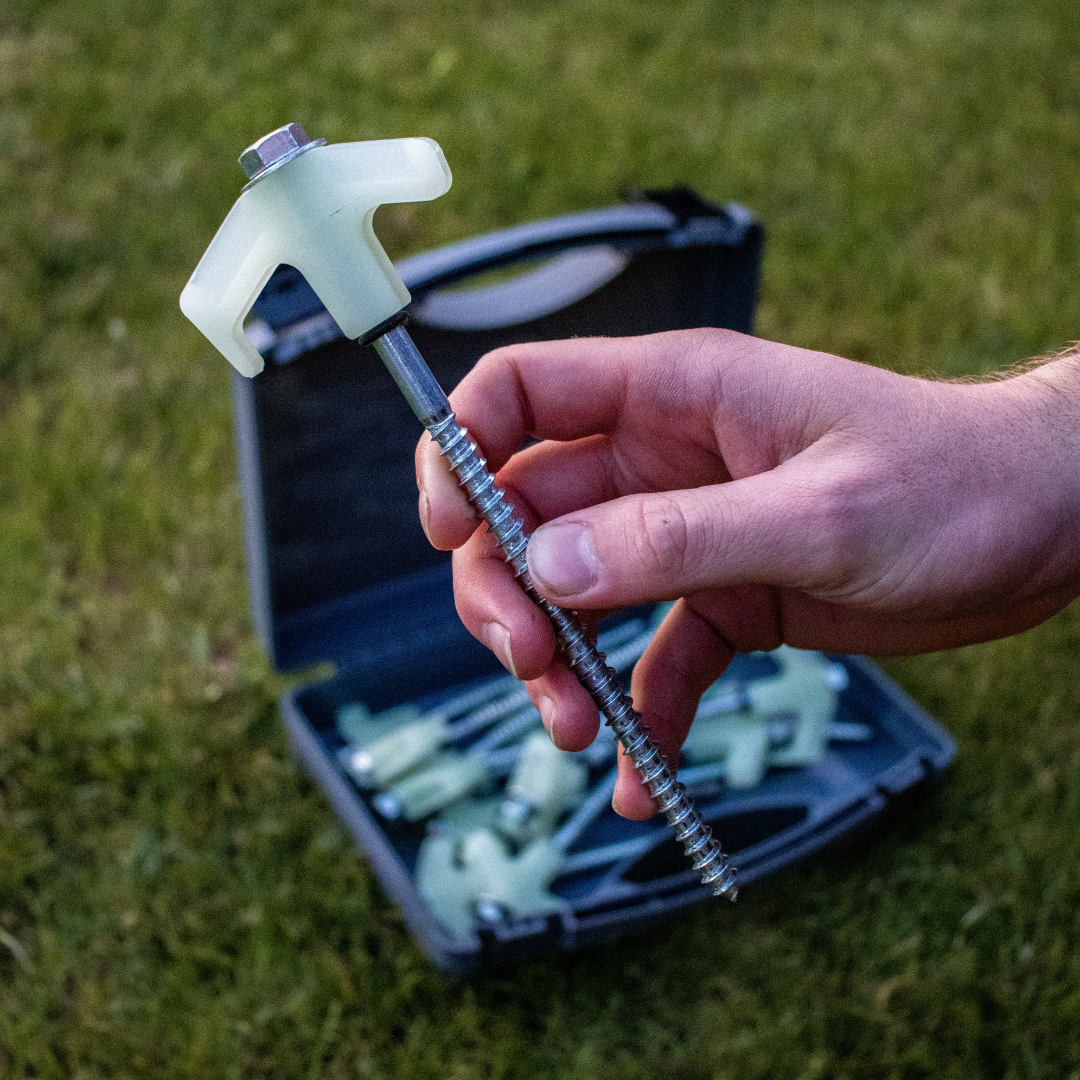Supex Glow-in-the-Dark Screw In Peg Kit - 16 Piece